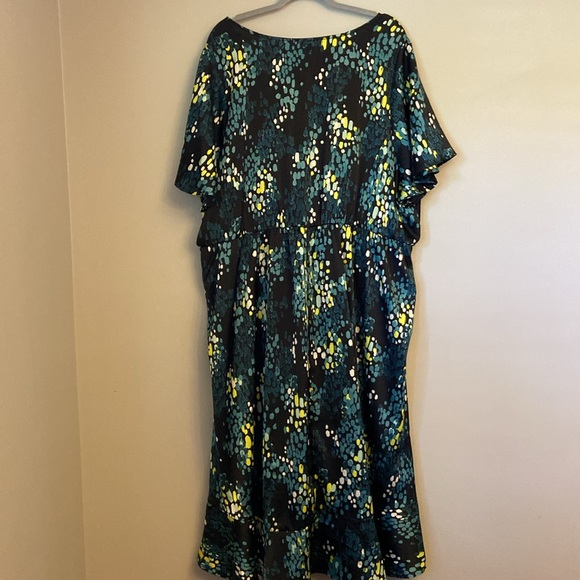Torrid Midi Bubble Charm Flutter Sleeve Wrap Dress size 4 / 4x - Picture 4 of 11